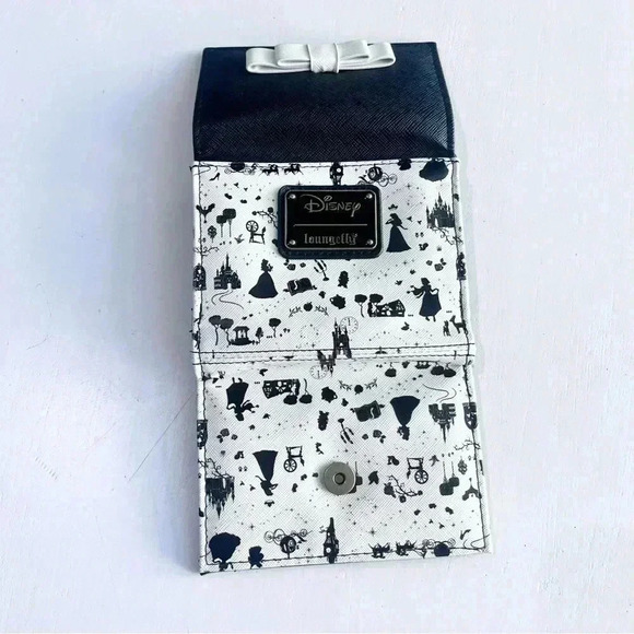 Loungefly official princesses black white trifold wallet collection Disney - Picture 2 of 3